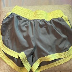 Grey and yellow running shorts 💛